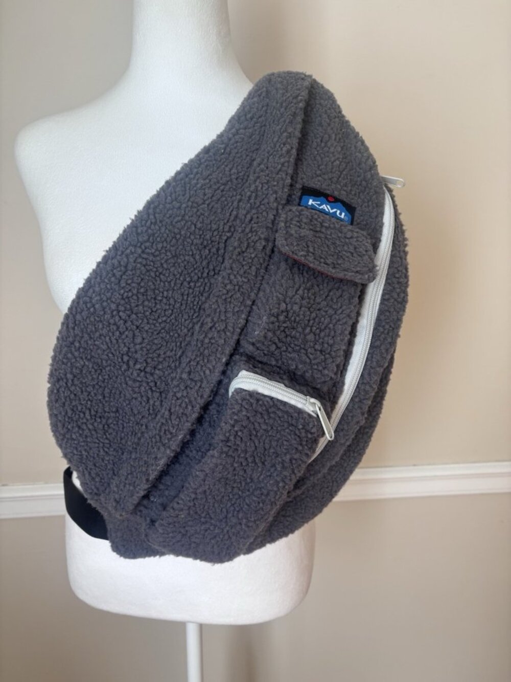 KAVU Rope Sling Bag Womens Medium Gray Sherpa Fleece Crossbody Outdoor Backpack